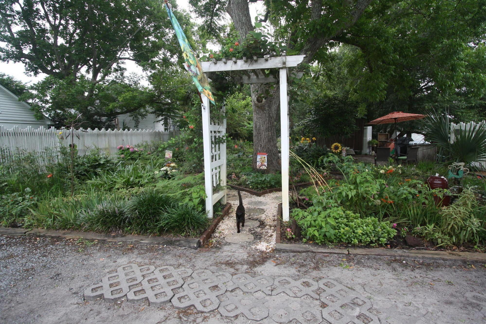 Pecan Tree Inn Beaufort Экстерьер фото